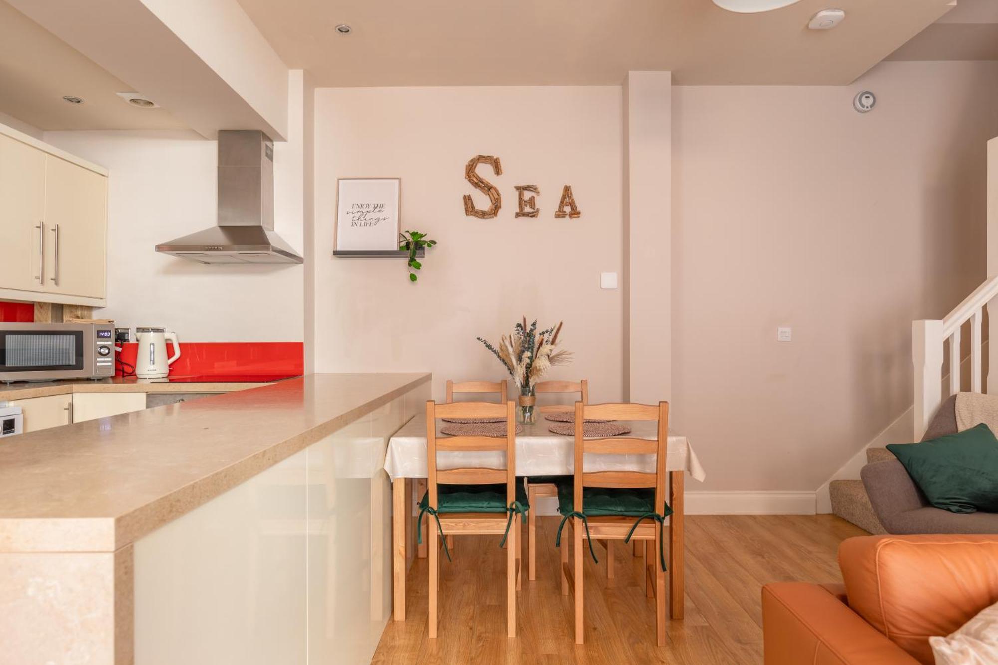 Charming Beachside Town House 赖德 外观 照片